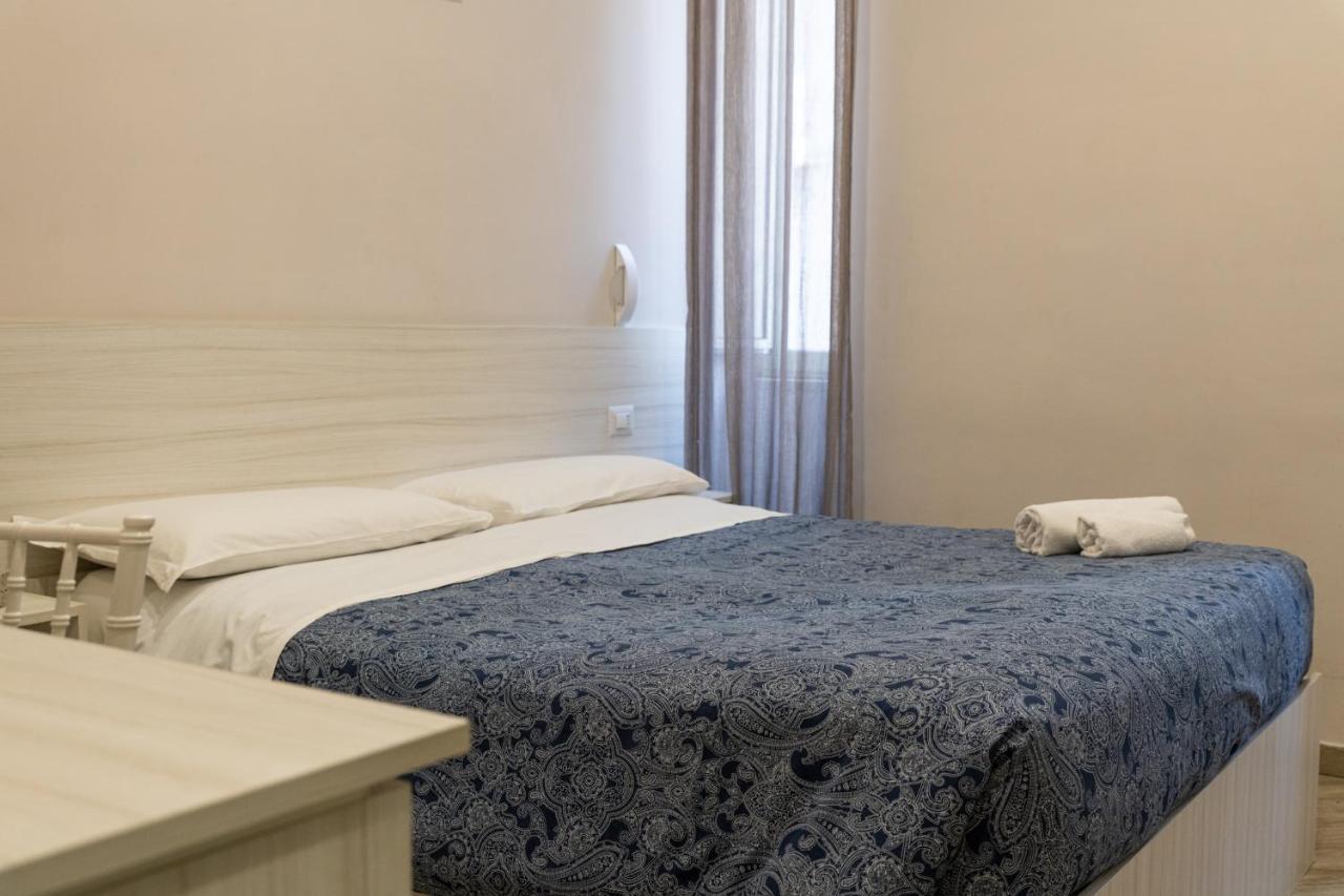 B&B Alla Ferrovia Napels Buitenkant foto