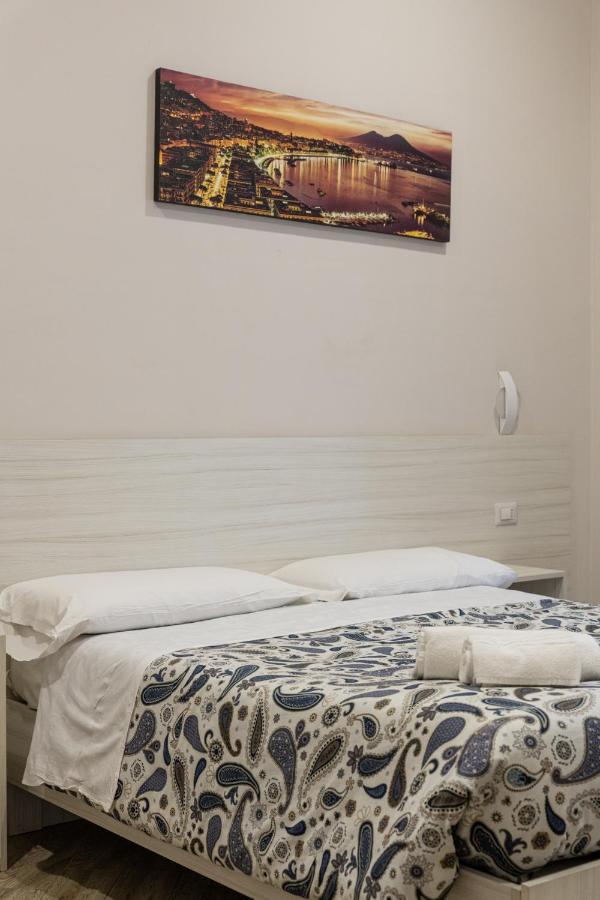 B&B Alla Ferrovia Napels Buitenkant foto