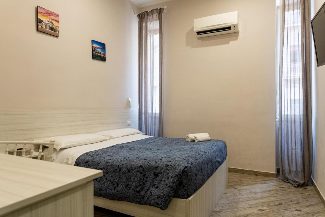 B&B Alla Ferrovia Napels Buitenkant foto